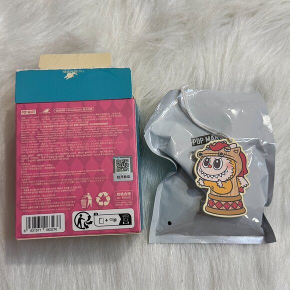 Labubu The‎ Monsters Let's Checkmate Pendant Blind Box - Knight - Picture 3 of 4